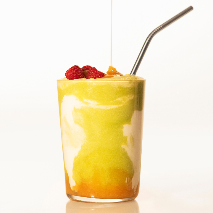 glass jar smoothie with metal straw