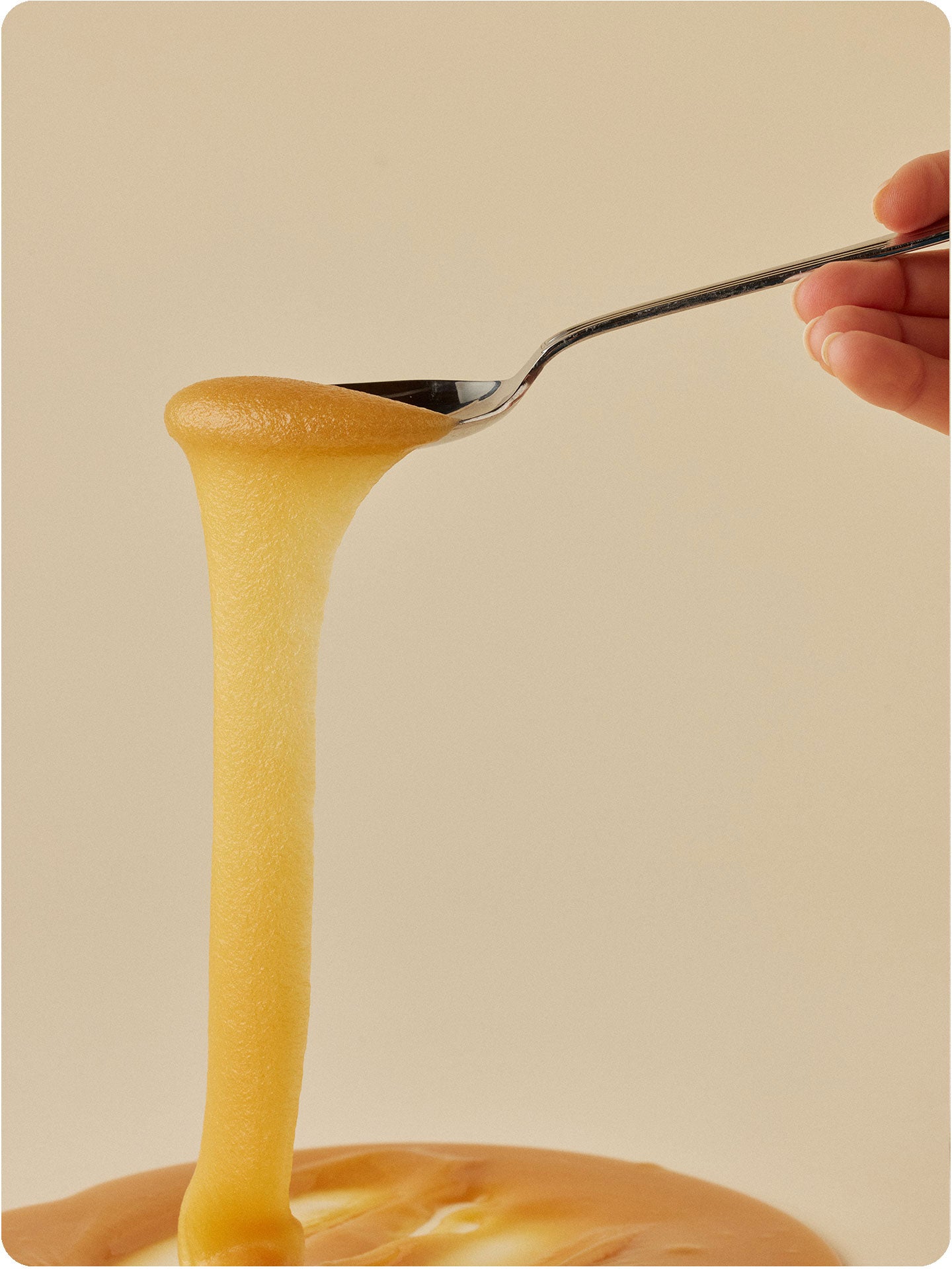 mgo 50 manuka honey dripping from spoon
